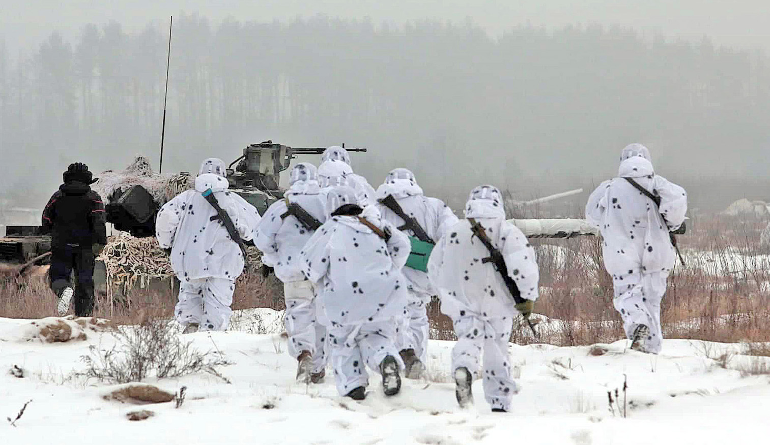 Вояки ЗСУ та резервісти вдосконалюють навички в умовах, максимально наближених до бойових. Фото з сайту facebook.com/GeneralStaff.ua